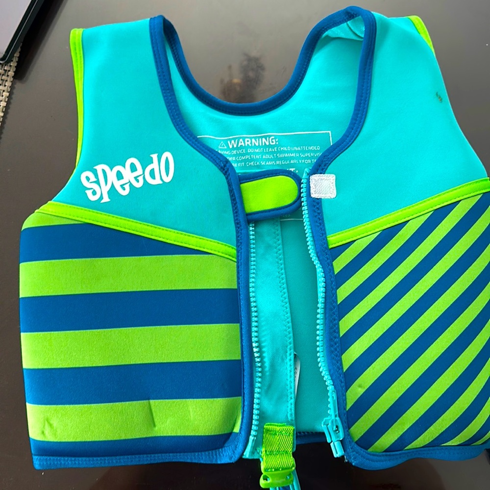 Speedo swim jacket 4-6 years old